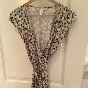 DVF spotted knee length short sleeve wrap dress